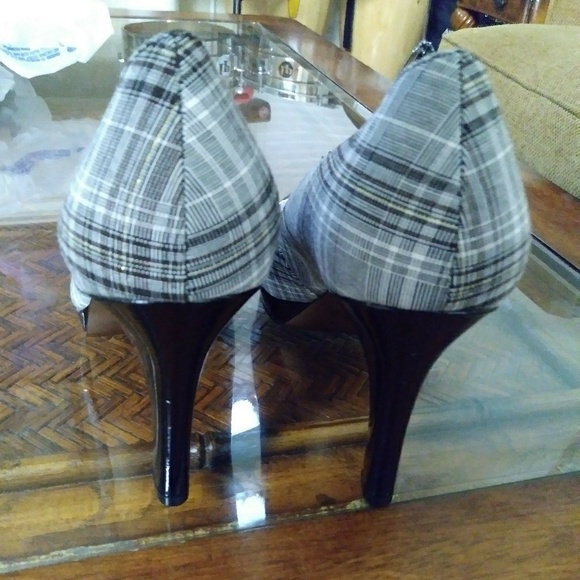 ❎SOLD❎ Tahari Laurie Cap toe Plaid Heels Pumps 10M - Picture 3 of 8